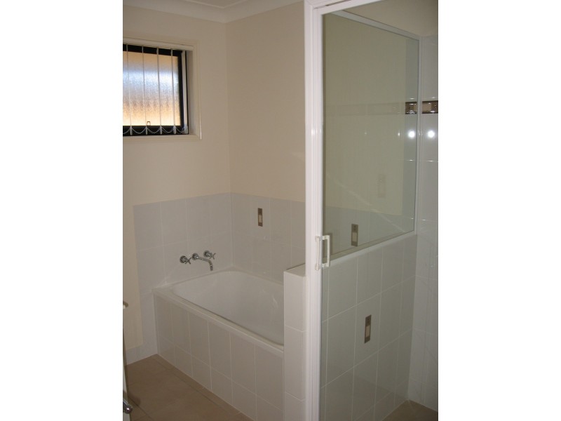 4 Seonaid Place, Gracemere QLD 4702