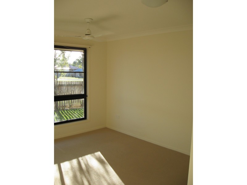 4 Seonaid Place, Gracemere QLD 4702