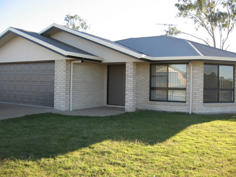 4 Seonaid Place, Gracemere QLD 4702
