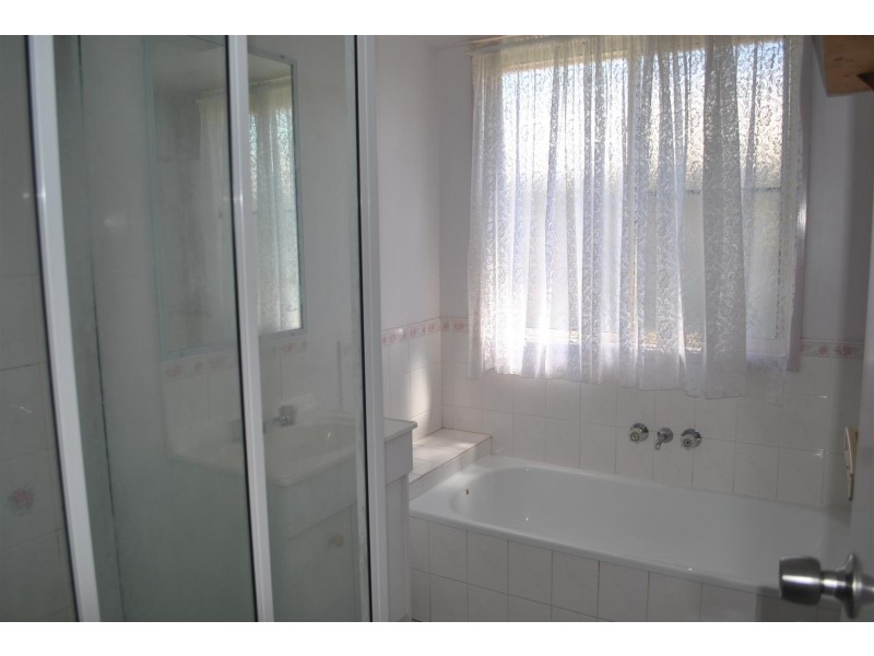 3 Mathias Place, Kawana QLD 4701