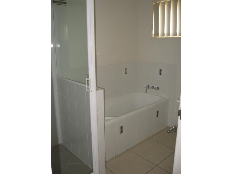 18 Seonaid Place, Gracemere QLD 4702