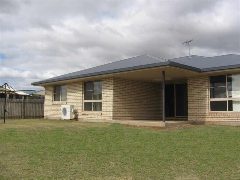 18 Seonaid Place, Gracemere QLD 4702