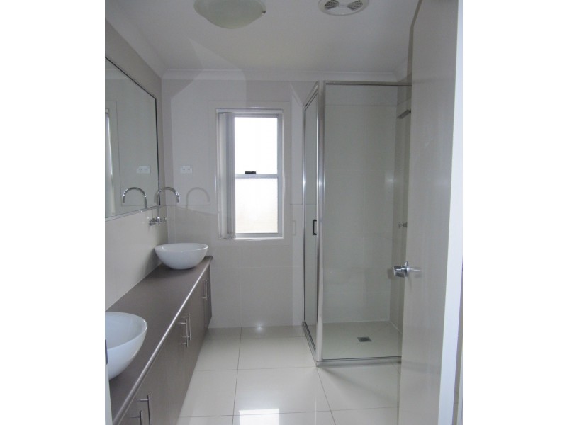 9 Owen Avenue, Gracemere QLD 4702