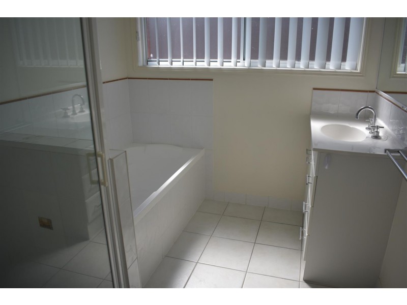 13 Riley Drive, Gracemere QLD 4702