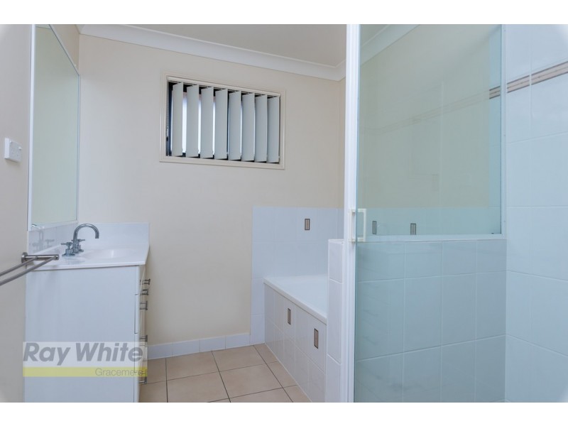 2 Annie Close, Gracemere QLD 4702