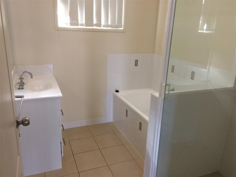 2 Annie Close, Gracemere QLD 4702