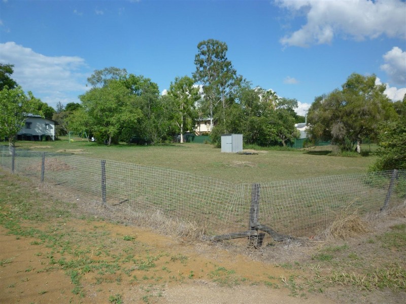 9 Russell Street, Gracemere QLD 4702