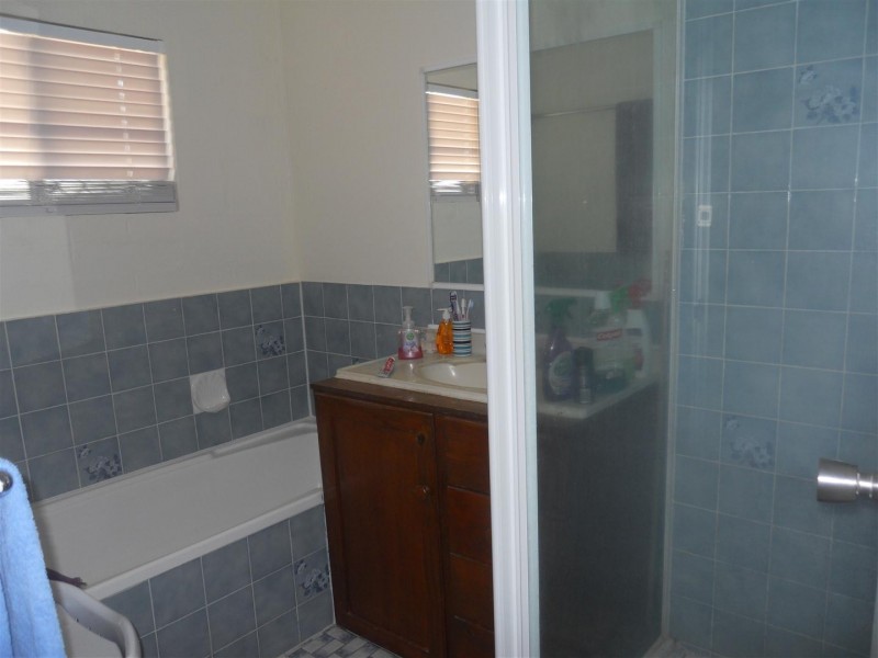 1 Charles Crescent, Gracemere QLD 4702