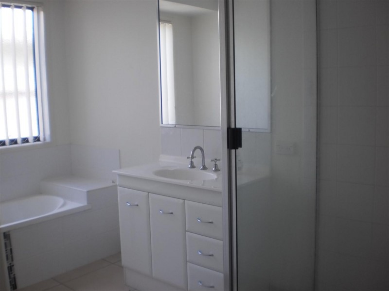 4 Corella Drive, Gracemere QLD 4702