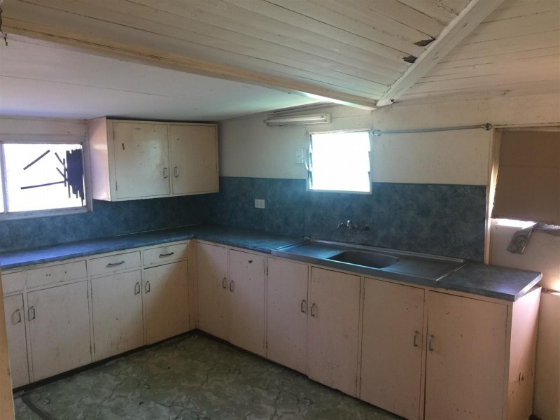 62 Hall Street, Mount Morgan QLD 4714