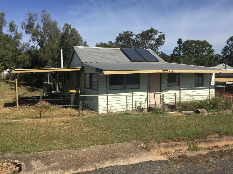 62 Hall Street, Mount Morgan QLD 4714
