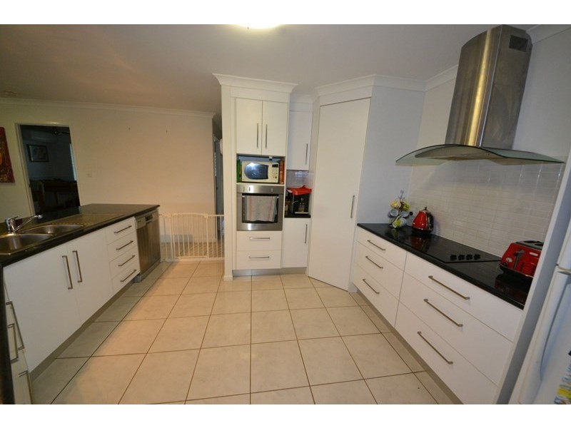 19 Robertson Road, Gracemere QLD 4702