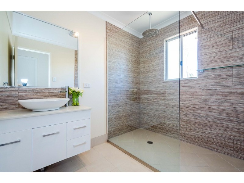 431 The Narrows Road, Mount Larcom QLD 4695