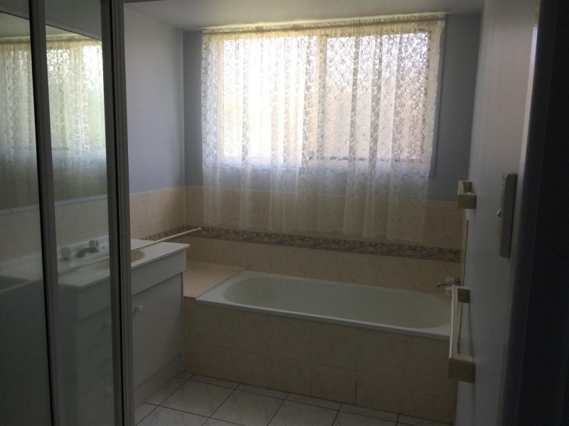26 Dunnett Street, Gracemere QLD 4702