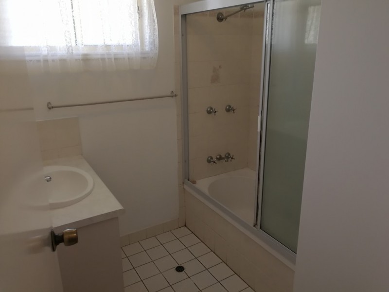 2a Buxton Drive, Gracemere QLD 4702