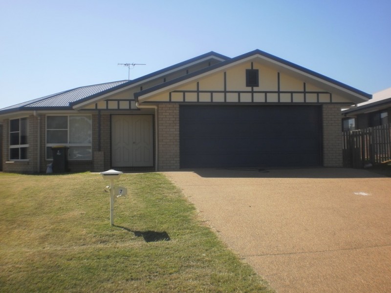 7 Seonaid Place, Gracemere QLD 4702