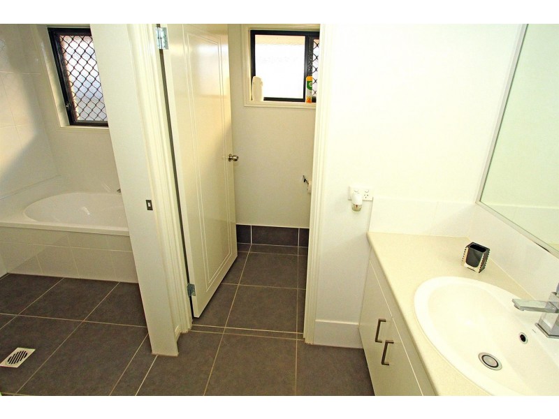 6 Hume Court, Gracemere QLD 4702