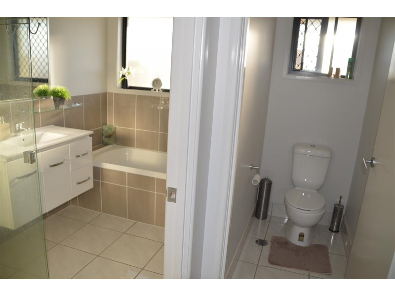 9 Sturt Court, Gracemere QLD 4702