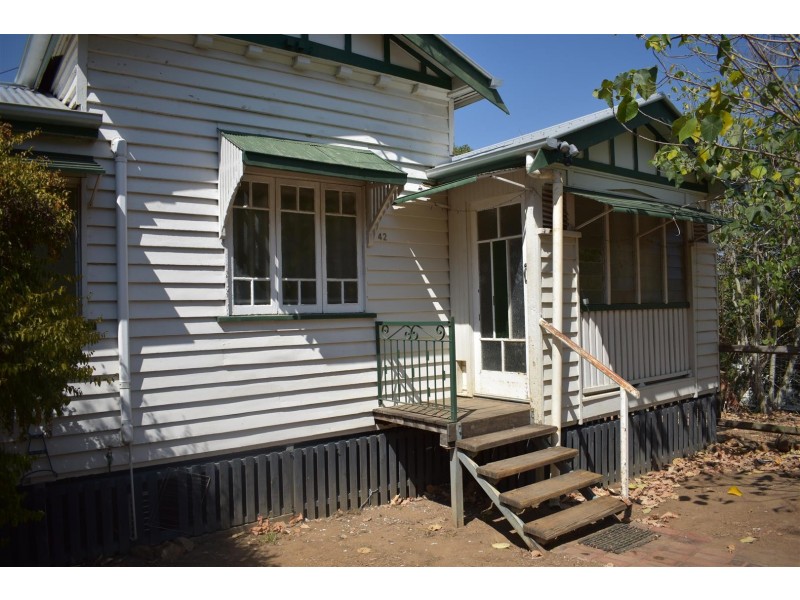 42 Gordon Street, Mount Morgan QLD 4714