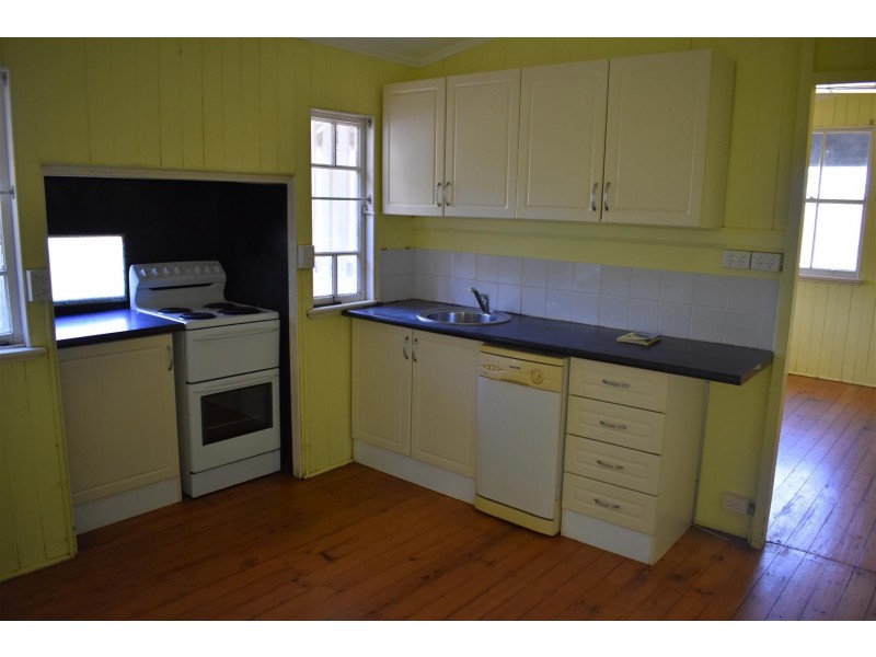 42 Gordon Street, Mount Morgan QLD 4714