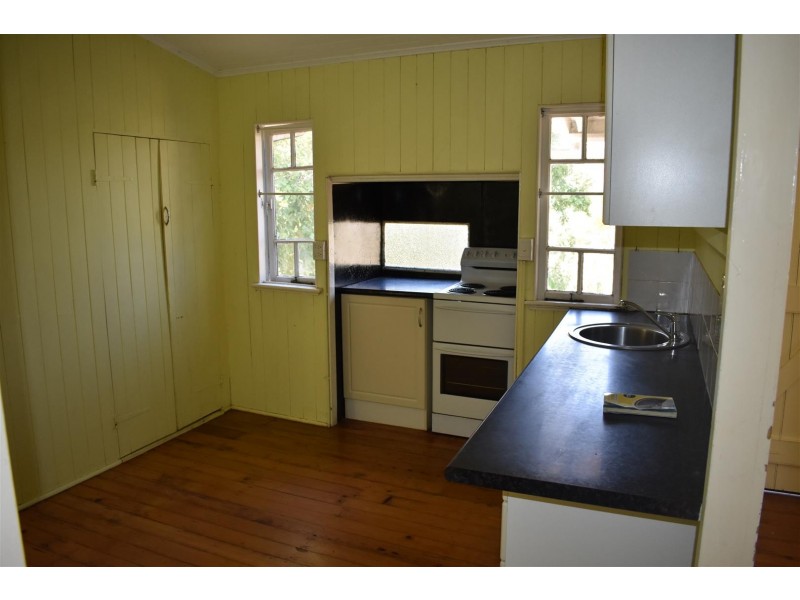 42 Gordon Street, Mount Morgan QLD 4714