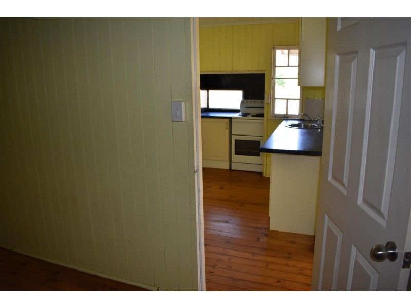 42 Gordon Street, Mount Morgan QLD 4714