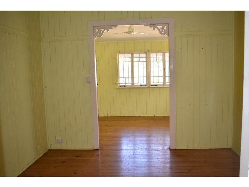 42 Gordon Street, Mount Morgan QLD 4714