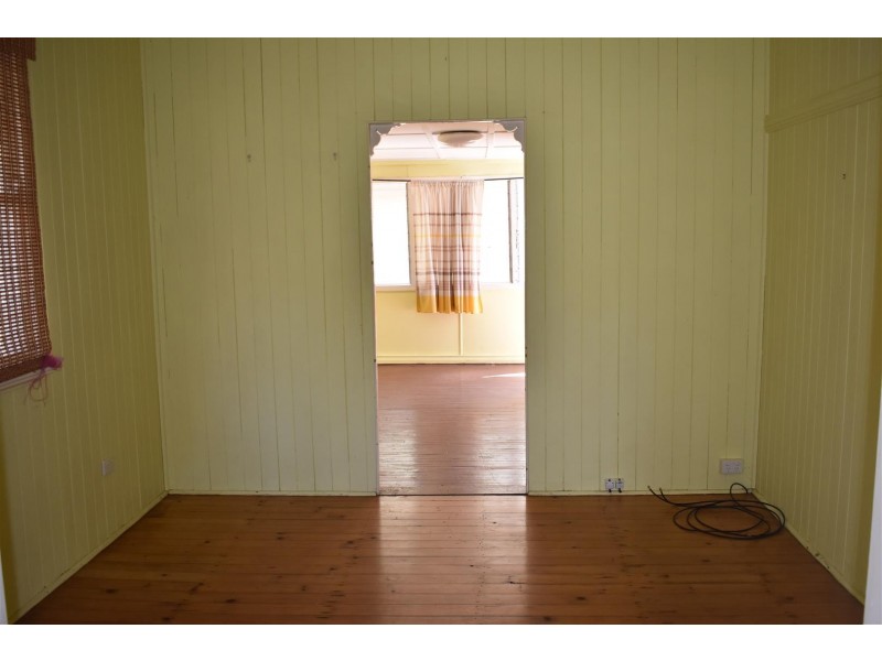 42 Gordon Street, Mount Morgan QLD 4714