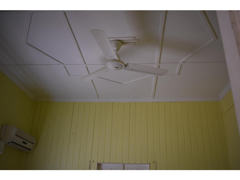 42 Gordon Street, Mount Morgan QLD 4714