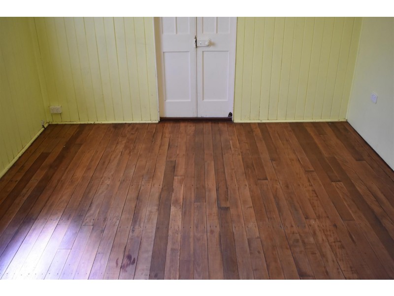 42 Gordon Street, Mount Morgan QLD 4714