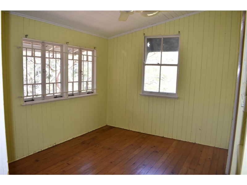 42 Gordon Street, Mount Morgan QLD 4714