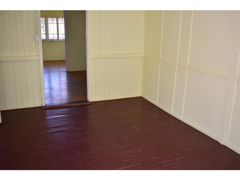 42 Gordon Street, Mount Morgan QLD 4714