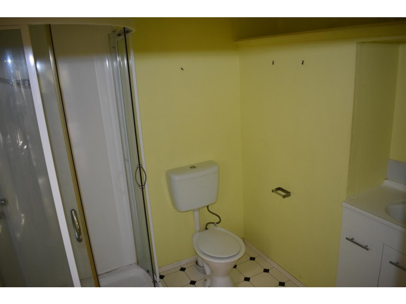 42 Gordon Street, Mount Morgan QLD 4714