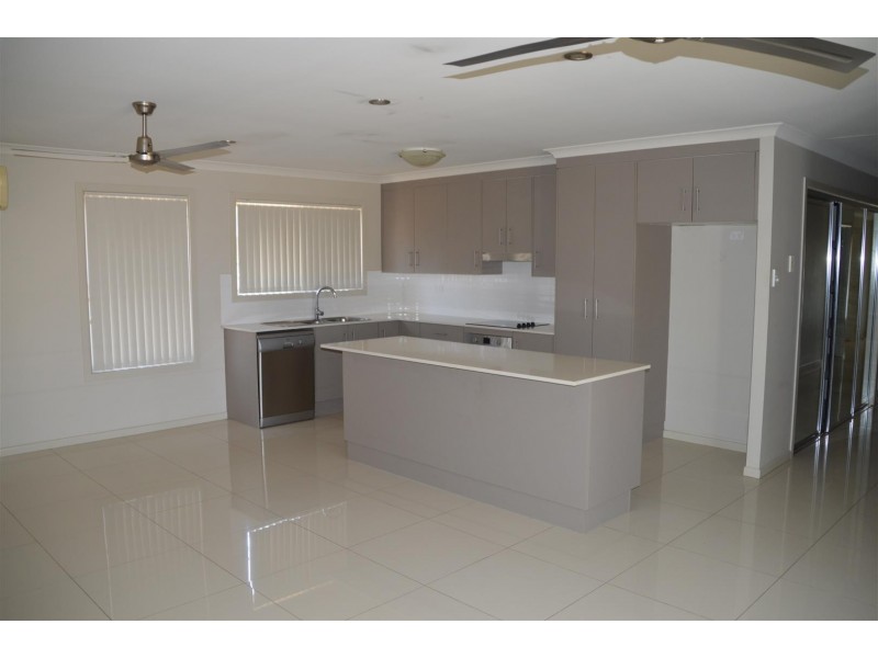 8 Owen Avenue, Gracemere QLD 4702