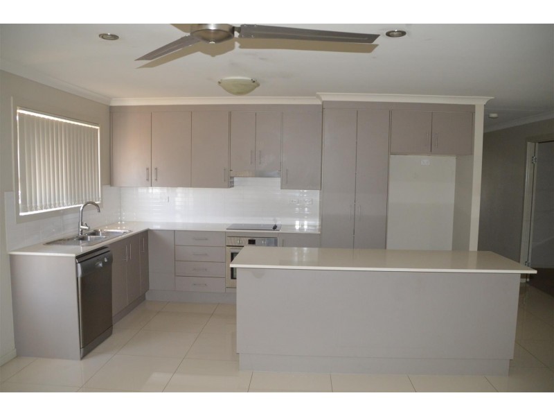8 Owen Avenue, Gracemere QLD 4702