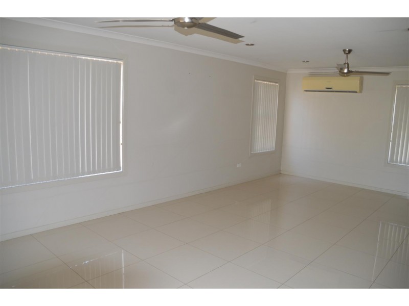 8 Owen Avenue, Gracemere QLD 4702