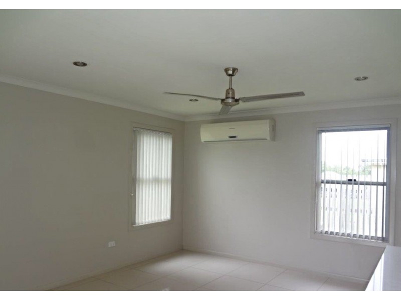 8 Owen Avenue, Gracemere QLD 4702