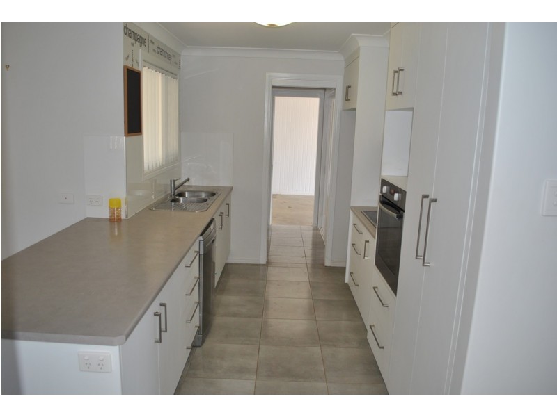 24 Burke and Wills Drive, Gracemere QLD 4702