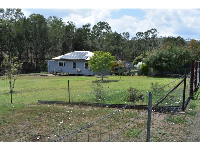 10 Crossley Street, Baree QLD 4714