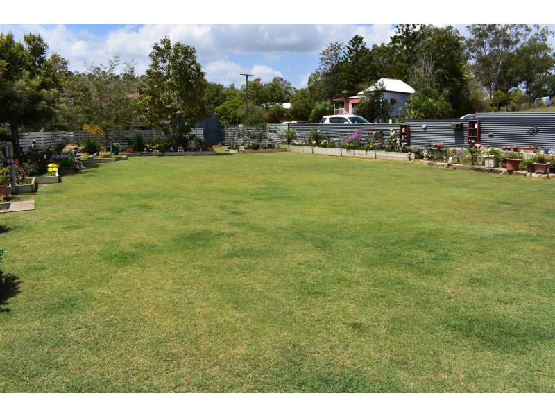 10 Crossley Street, Baree QLD 4714