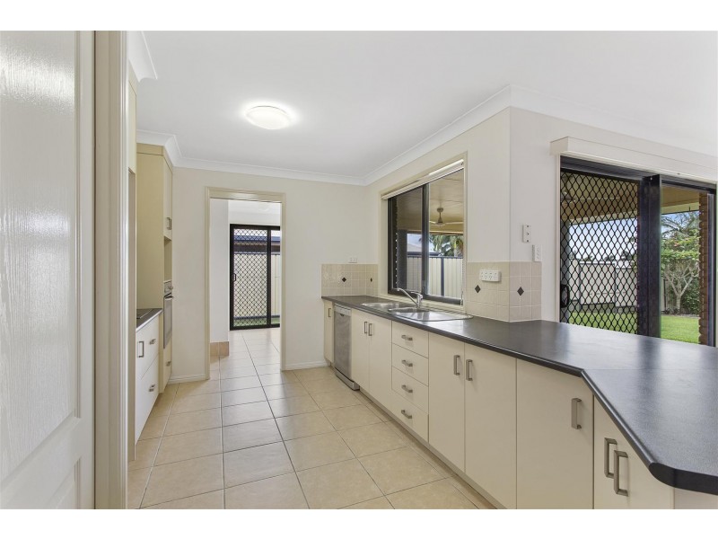17 Poinciana Place, Gracemere QLD 4702