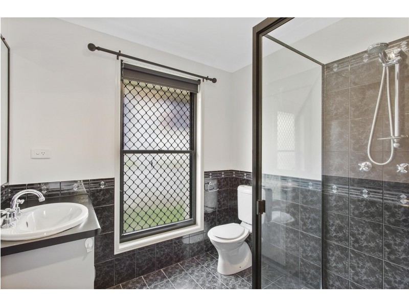 17 Poinciana Place, Gracemere QLD 4702
