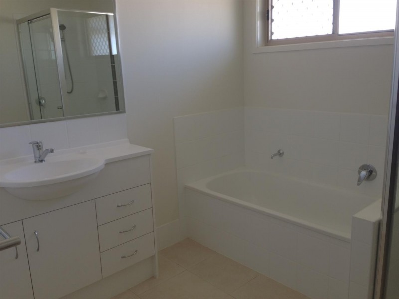 27 Koolamarra Drive, Gracemere QLD 4702