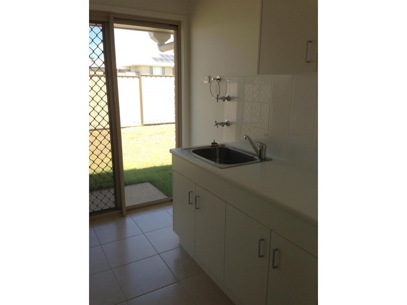 27 Koolamarra Drive, Gracemere QLD 4702