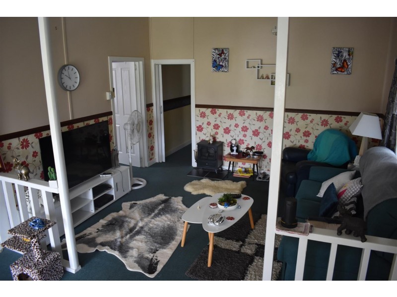 28 West Street, Mount Morgan QLD 4714