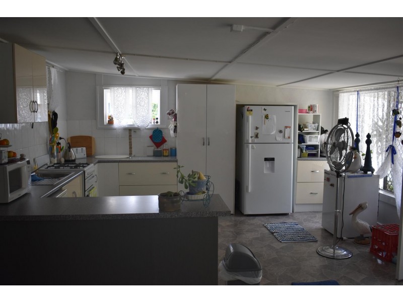 28 West Street, Mount Morgan QLD 4714