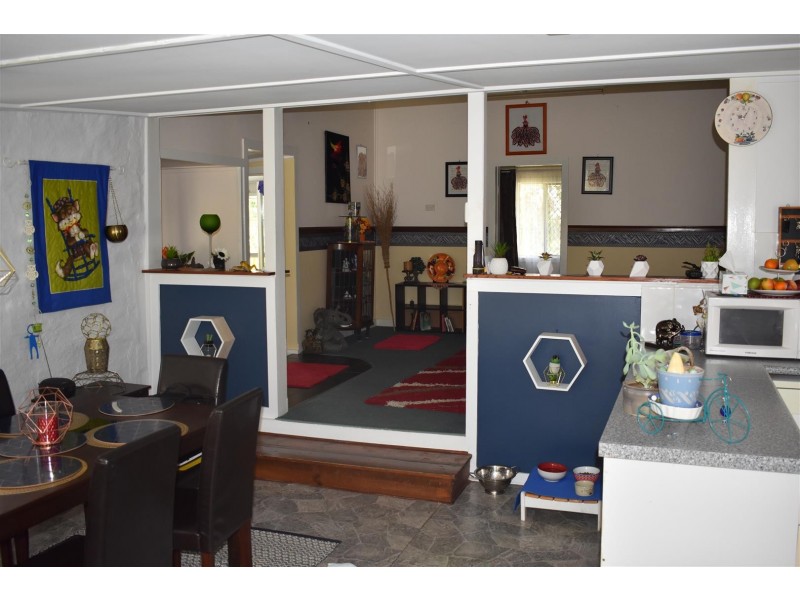 28 West Street, Mount Morgan QLD 4714