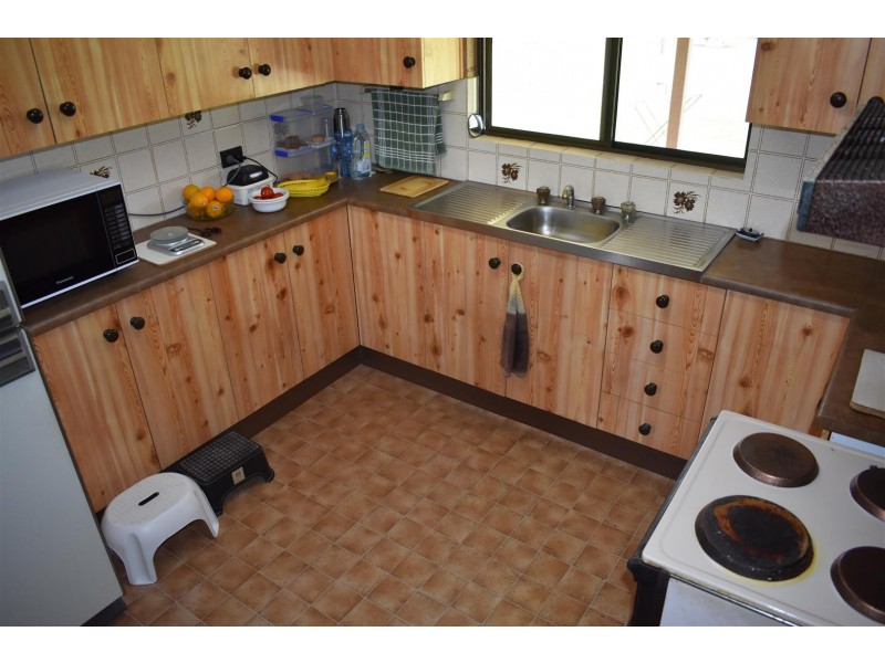 49582 Burnett Highway, Oakey Creek QLD 4714