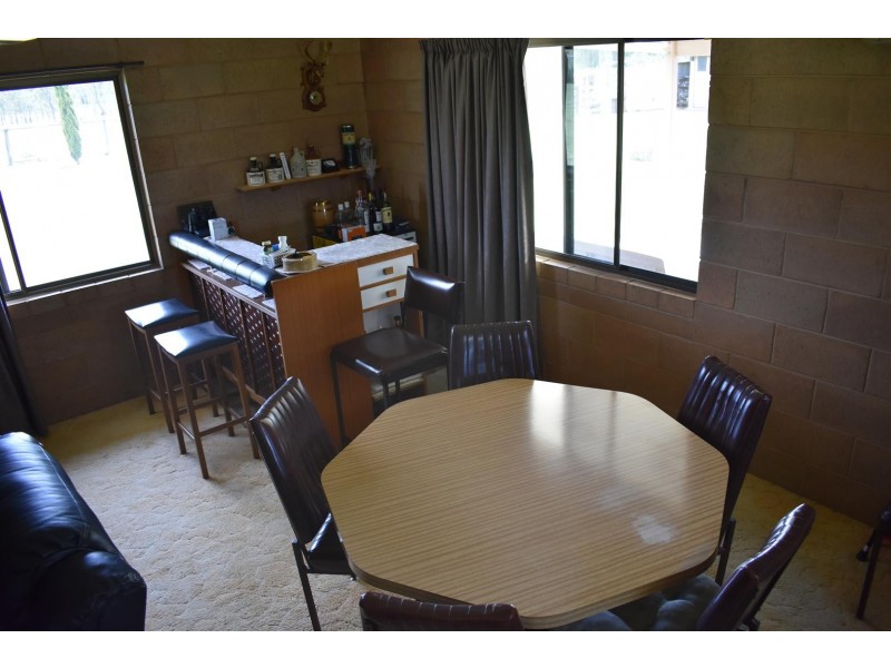 49582 Burnett Highway, Oakey Creek QLD 4714