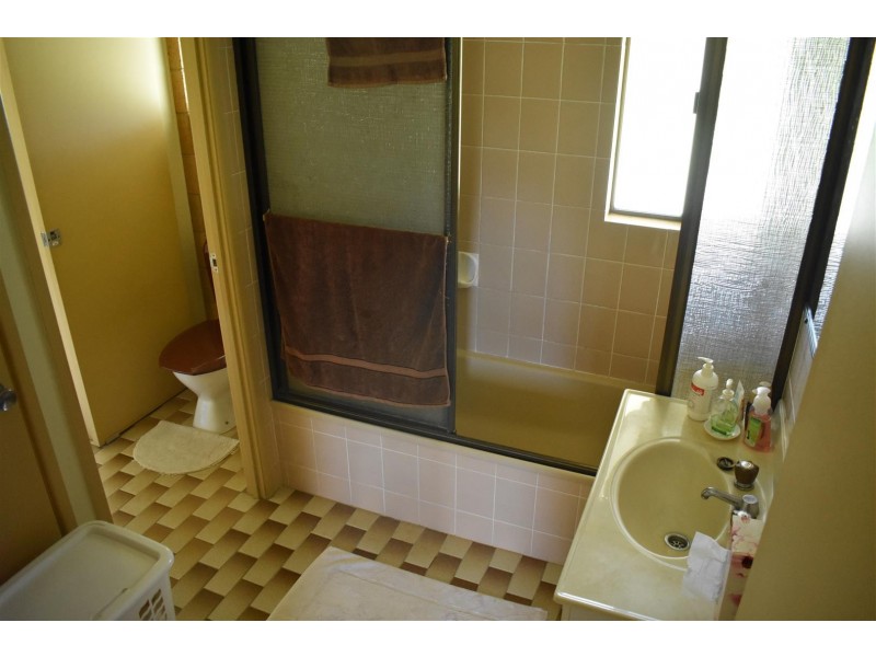 49582 Burnett Highway, Oakey Creek QLD 4714